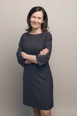 Carola-Hjelt-standing-2-low